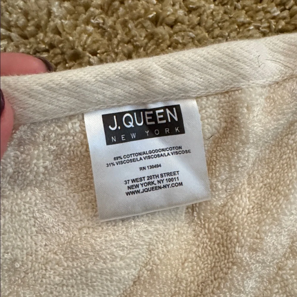 J. Queen New York Sicily Fingetip Towel